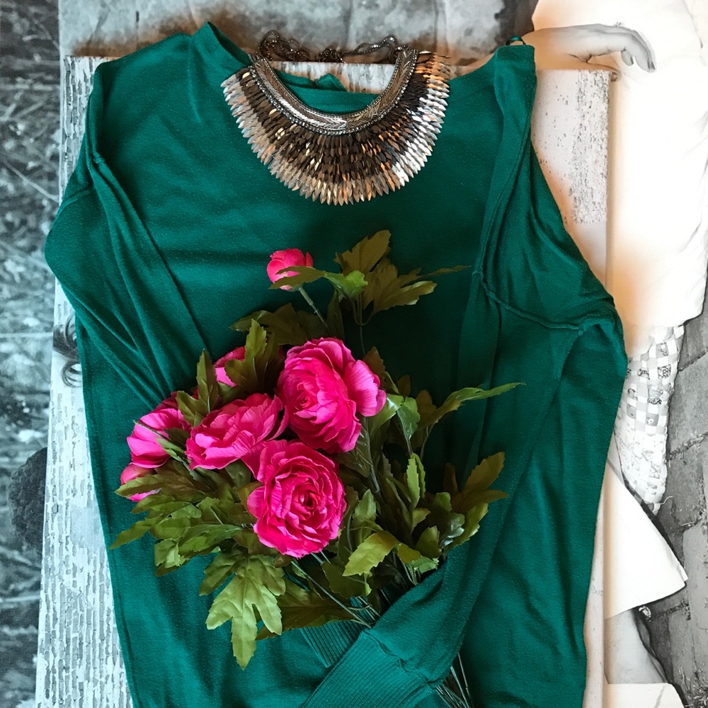 Kelly green three quarter length sweater